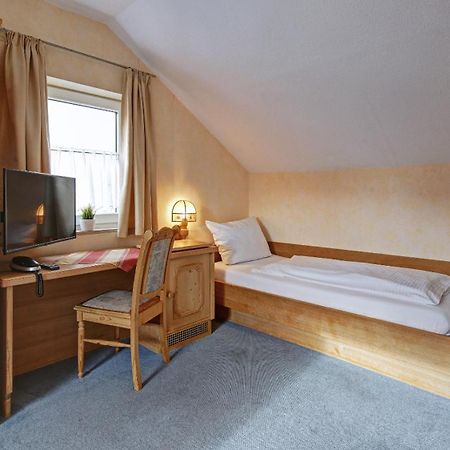 Landgasthof Falken Huttlingen 部屋 写真