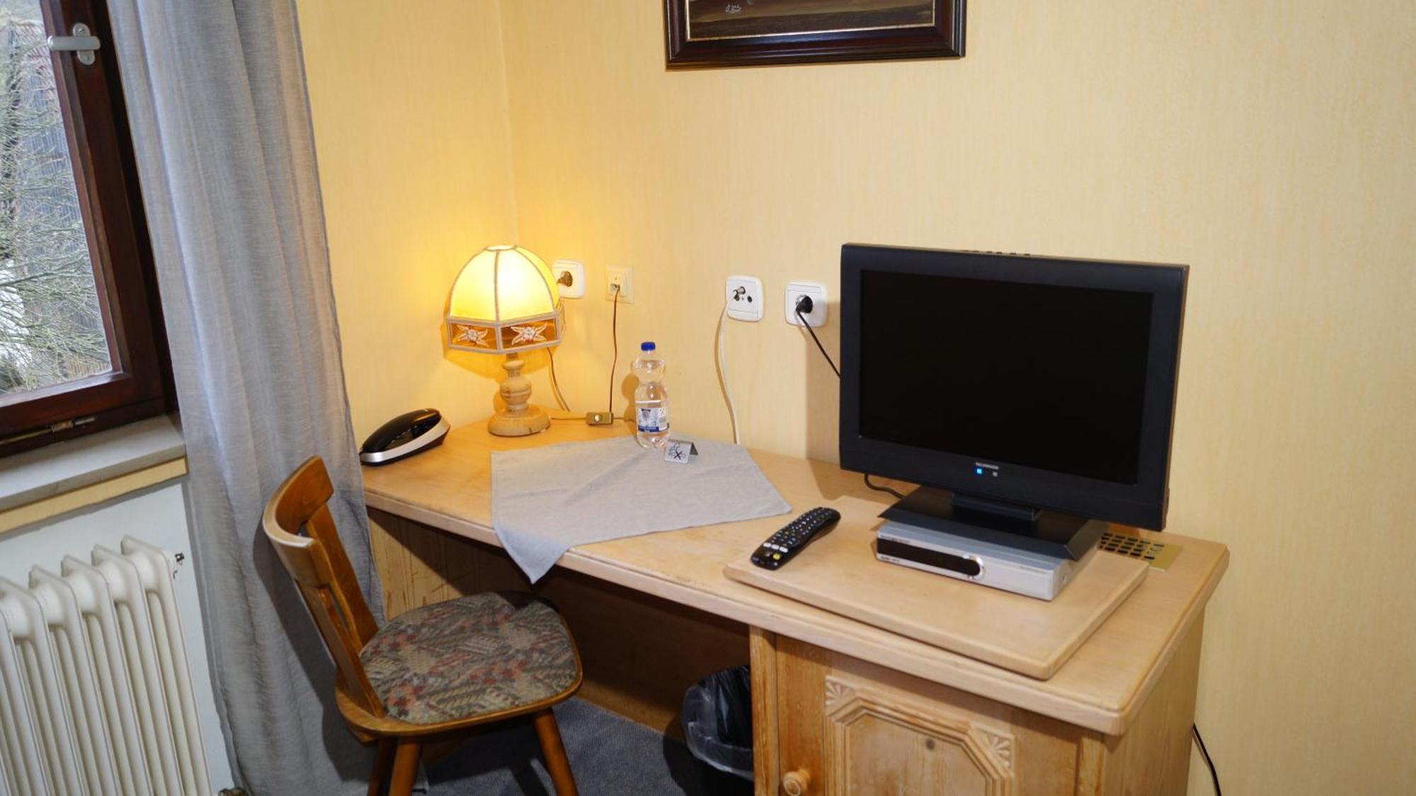Landgasthof Falken Huttlingen 部屋 写真