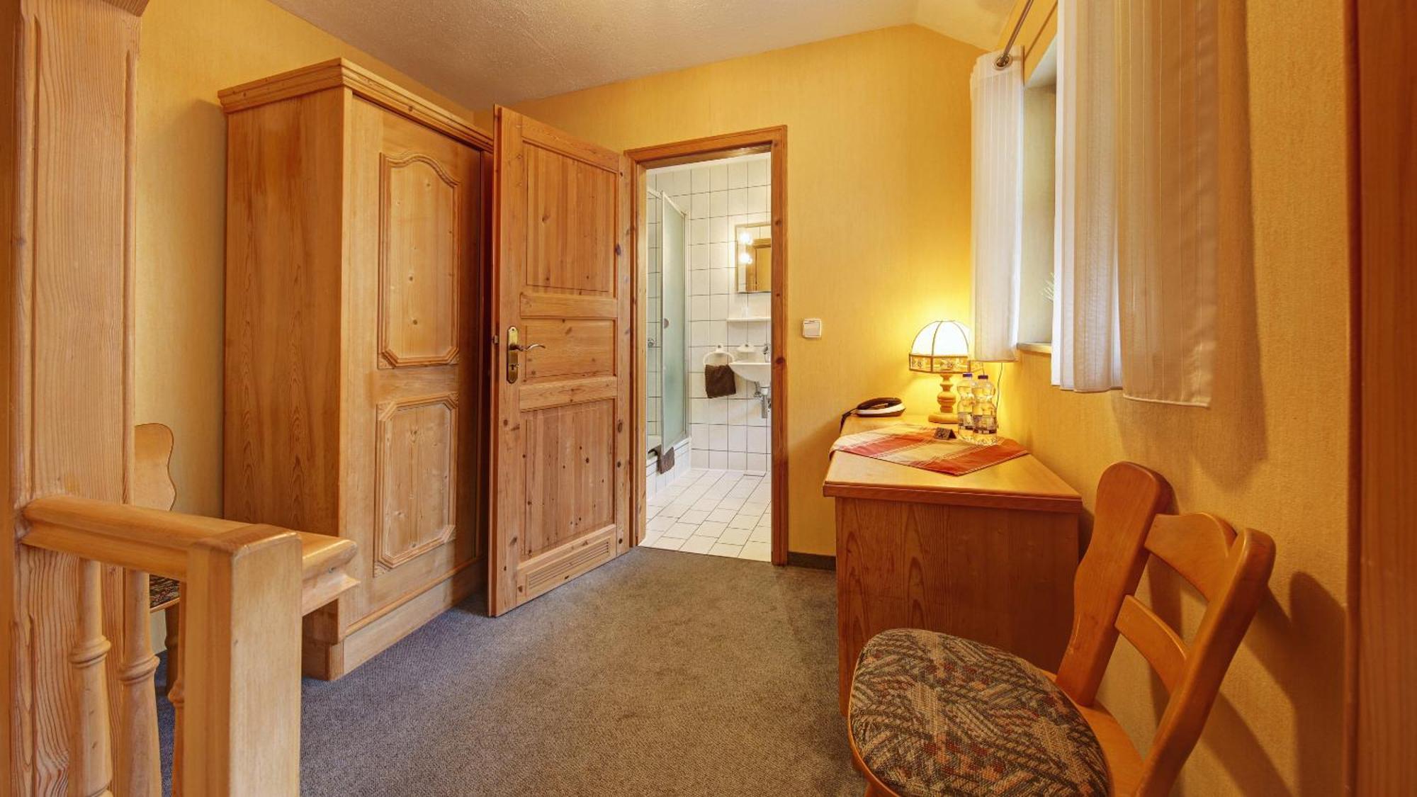 Landgasthof Falken Huttlingen 部屋 写真